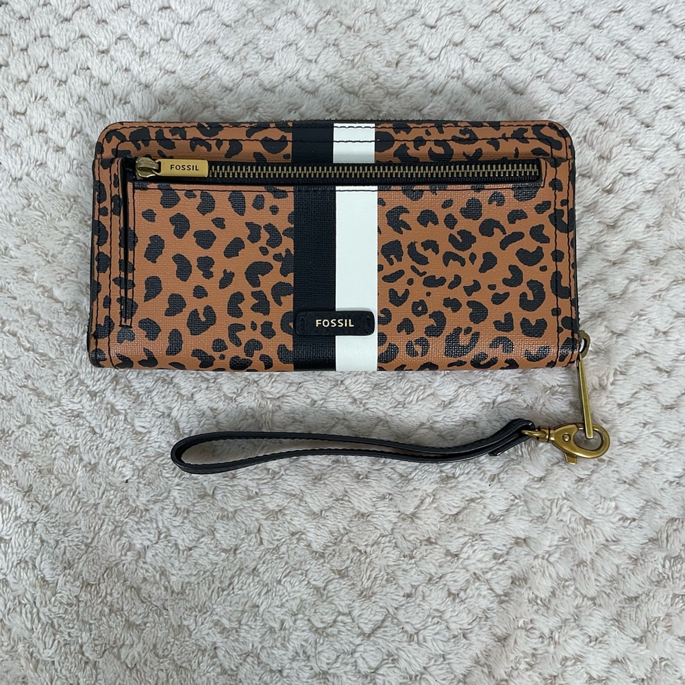 Fossil Logan Cheetah Print Zip Around Wallet